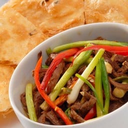 ไก่ฝอยผัดพริกโรตี