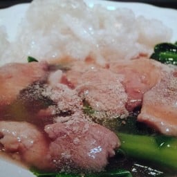 ราดหน้าเส้นใหญ่กรอบ