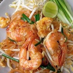 ดาผัดไทยกุ้งสด ชุมชนสัมฤทธิ์ ระยอง