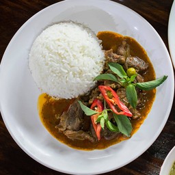 ข้าวราดพะแนงเนื้อ