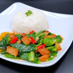 ข้าวราดแขนงไก่กรอบ