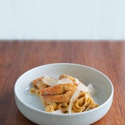 เฟตตูชินี่กุ้งซอสครีมเครื่องเทศเคจัน