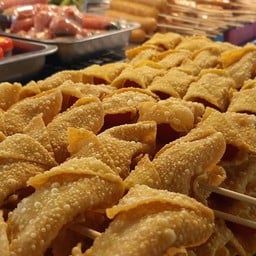 เกี๊ยวทอด แม่นงลักษณ์ ตลาดโต้รุ่งบ้านธาตุ