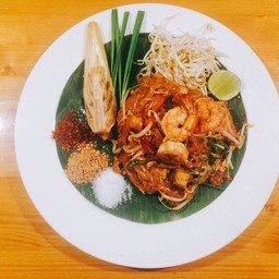 ผัดไทยเส้นจันท์ กุ้งสด