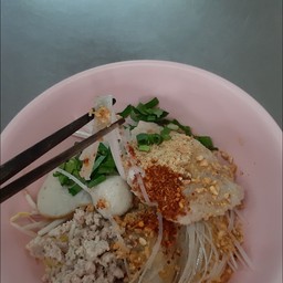 ก๋วยเตี๋ยวยำแห้ง