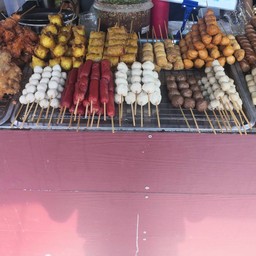 ลูกชิ้นทอด คุณผา1  ตลาดนัดควนมะพร้าว