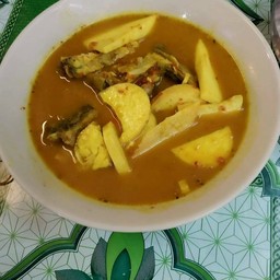 แกงส้มปลากะพงยอดมะพร้าว