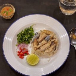 ข้าวแมว หลังตลาดพรานนก