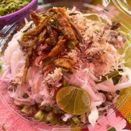 ขนมจีนน้ำยา หลินหลิน(ตลาดปรีชา)