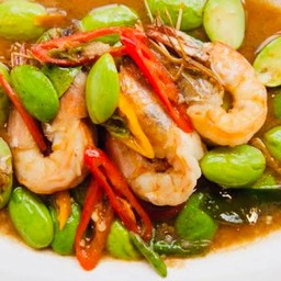 ผัดพริกสดสะตอกุ้งราดข้าว