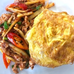 ข้าวพริกแกงหน่อไม้ + ไข่เจียว