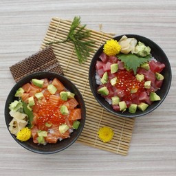 ข้าวหน้าปลแซลมอน+อโวคโด้ไข่ปลา