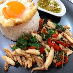 เจ๊ดม กะเพราแซ่บ ใกล้โรงเรียน วรรัตน์