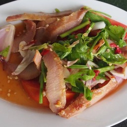 ยำคอหมูย่าง