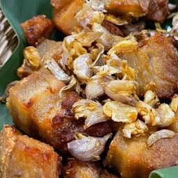 หมูสามชั้นทอดน้ำปลา