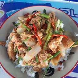 ผัดผงกะหรี่ไก่