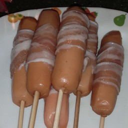 ไส้กรอกหนังกรอบพันเบคอน