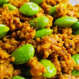 ผัดพริกแกงสะตอหมูสับเป็นกับข้าว