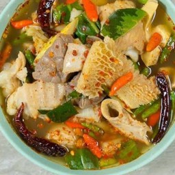 ต้มแซ่บเครื่องในเนื้อ