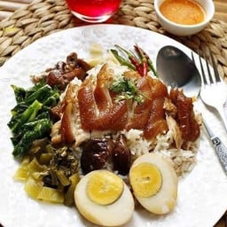 อิ่มอร่อยขาหมู