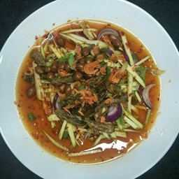 ยำมะม่วงปลากรอบ