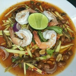 ยำมะม่วงกุ้งสุก