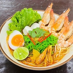 ก๋วยเตี๋ยวต้มยำกุ้งไข่ยางมะตูม