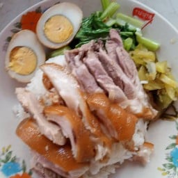 ครัววันดี ขาหมูห้าแยกเจ้าเก่า กับข้าว & ตามสั่ง