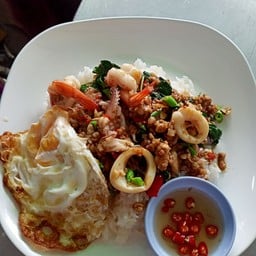 กระเพรารวมมิตร+ไข่ดาว