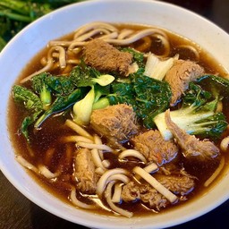 บะหมี่เนื้อตุ๋น  เจ