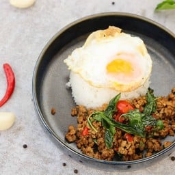 ข้าวกะเพราเนื้อสับ+ไข่ดาว