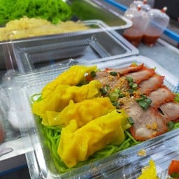 คุณพลอย (ตลาด 2 ชั้น )