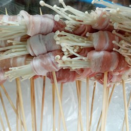 สามชั้นพันเห็ดเข็มทอง