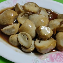 ข้าวหน้าเห็ดผัดน้ำมันหอยหรือผัดกะเพรา