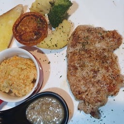 สเต็กไก่พริกไทดำซอสเห็ด