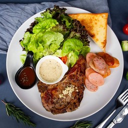 พอร์คชอป และไส้กรอกเยอรมันรวมมิตร