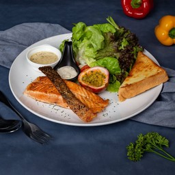 สเต็กแซลม่อนไวท์ครีมซอส