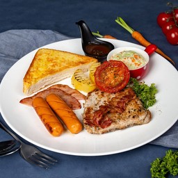 พอร์คคอมโบสเต็ก (สเต๊กหมู ไส้กรอก แฮม และเบคอน)