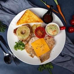 สเต็กหมูย่างสัปปะรด และไก่อบชีส