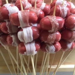 ไส้กรอกพันเบคอน