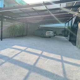 ที่จอดรถ