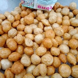 ลูกชิ้นปลาทอดน้ำจิ้มรสเด็ด