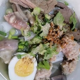 ก๋วยจั๊บน้ำใสหมูล้วน+ไข่ต้ม