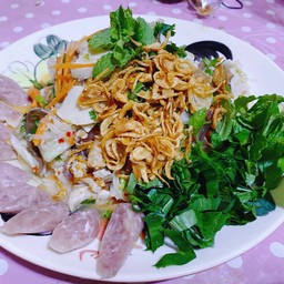 ยำแหนมโบราณ