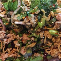 ลาบมาม่าหมูสับ