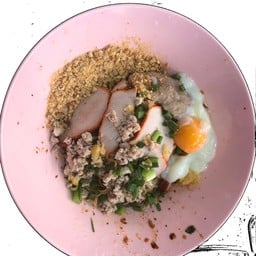 บะหมี่แห้งต้มยำไข่ย้อย