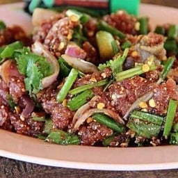 ก้อยหมูดิบมะนาว