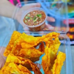 เกี๊ยวกรอบต้มยำแห้ง ลพบุรี