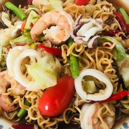 ตำมาม่ากุ้งลวกปลาหมึก