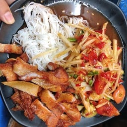 ปูปลาร้าหมูทอด